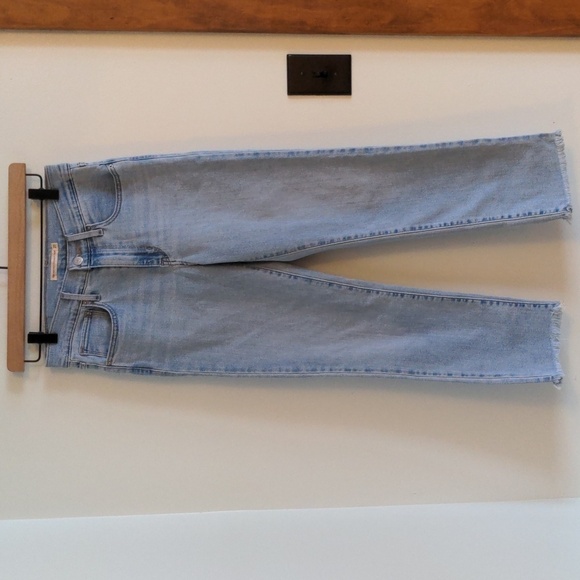 Levi's High Rise Straight Crop Jeans - Picture 1 of 5